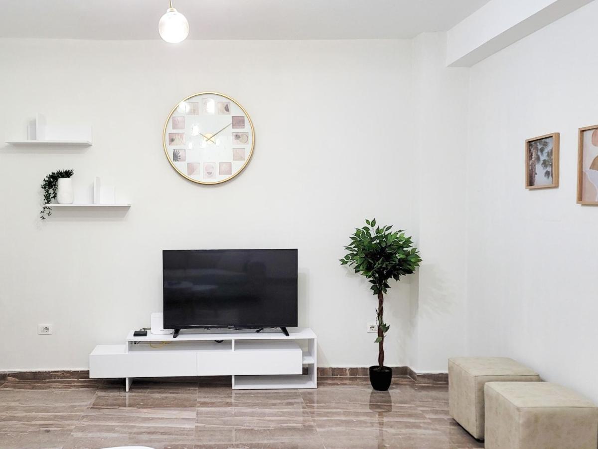 One-Bedroom Gem By The Square Tirana Extérieur photo
