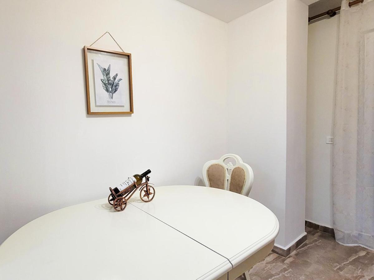 One-Bedroom Gem By The Square Tirana Extérieur photo