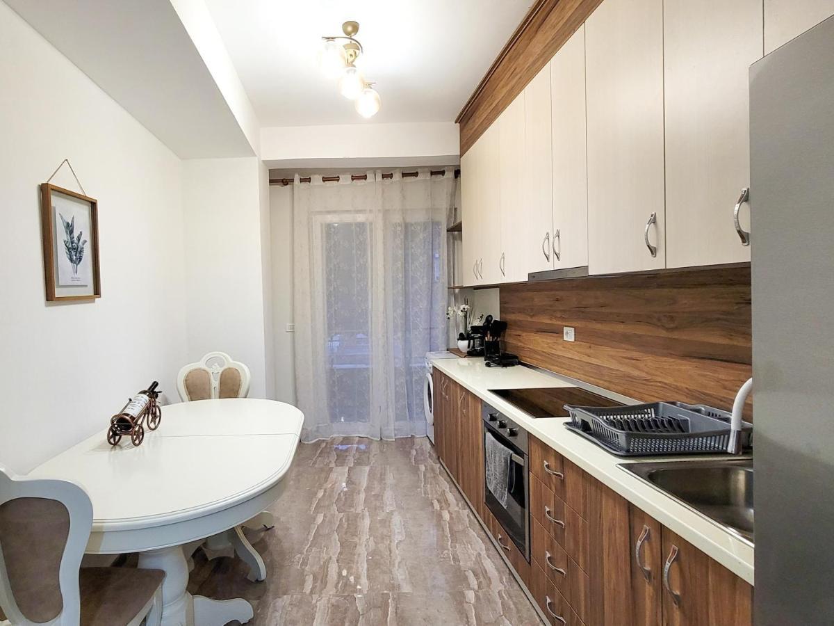 One-Bedroom Gem By The Square Tirana Extérieur photo