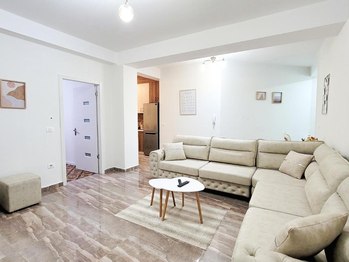 One-Bedroom Gem By The Square Tirana Extérieur photo