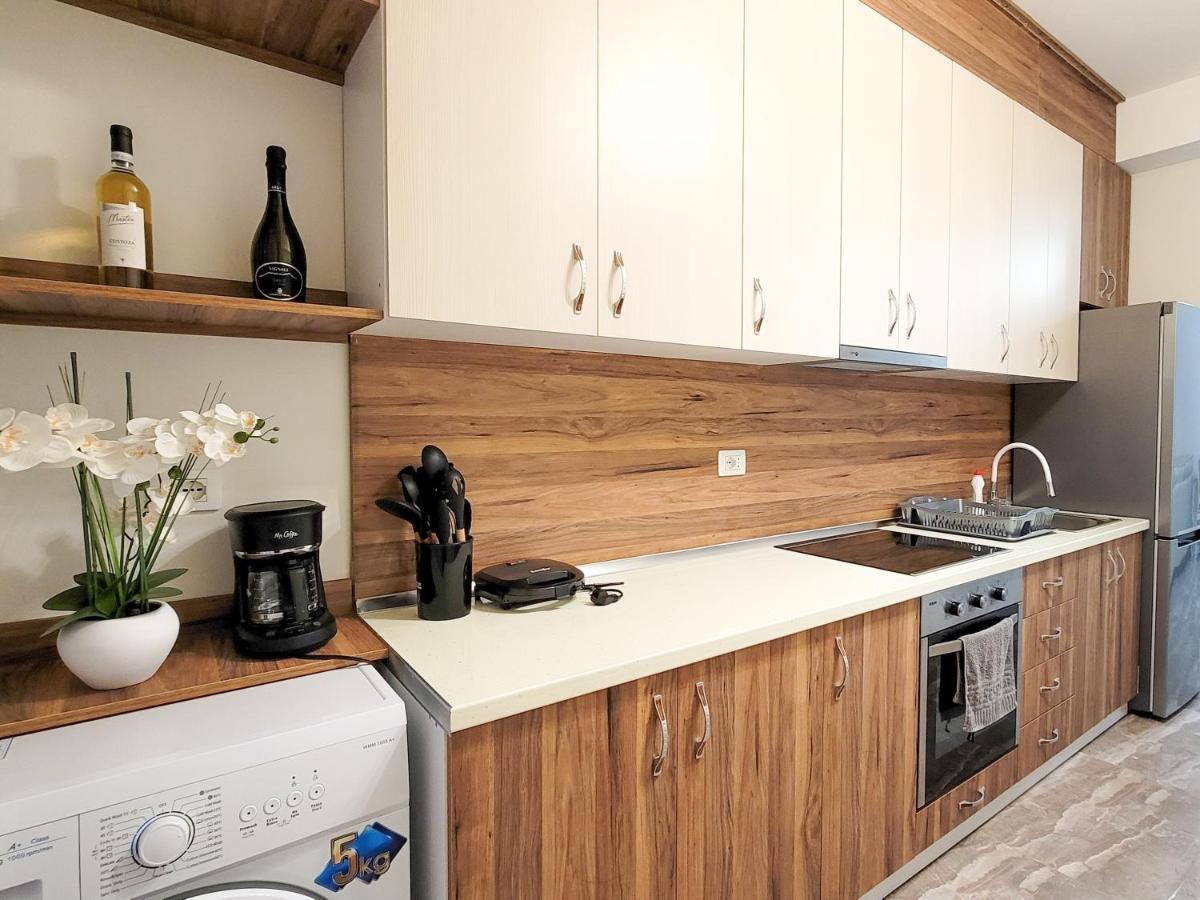 One-Bedroom Gem By The Square Tirana Extérieur photo
